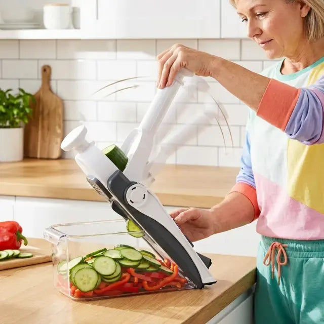 Easy Slice: Corta verduras en segundos y sin arriesgar tus dedos con este picador seguro.